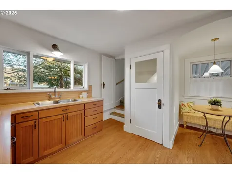 5826 N Moore Avenue Portland OR 97217
