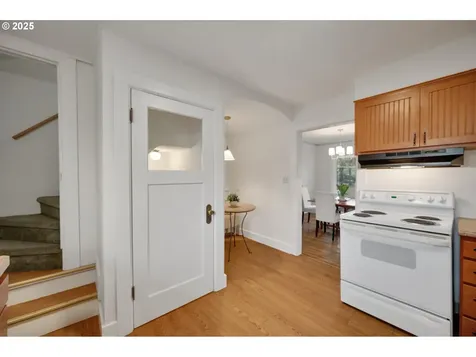 5826 N Moore Avenue Portland OR 97217