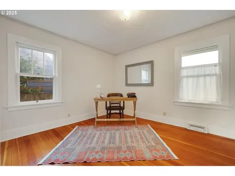 5826 N Moore Avenue Portland OR 97217