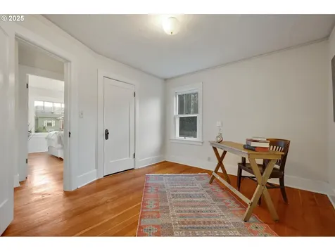 5826 N Moore Avenue Portland OR 97217