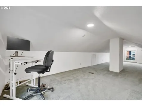 5826 N Moore Avenue Portland OR 97217