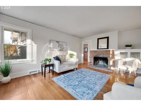 5826 N Moore Avenue Portland OR 97217
