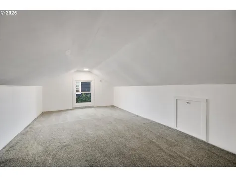 5826 N Moore Avenue Portland OR 97217