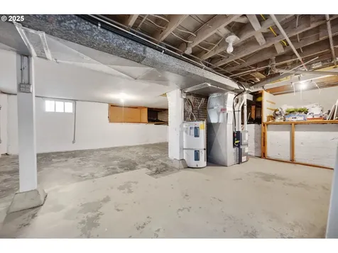 5826 N Moore Avenue Portland OR 97217