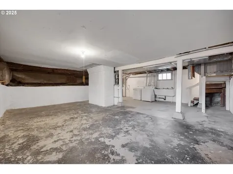5826 N Moore Avenue Portland OR 97217