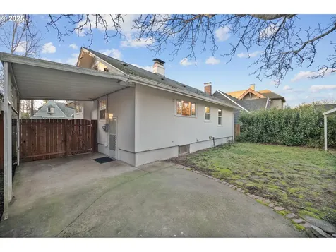 5826 N Moore Avenue Portland OR 97217