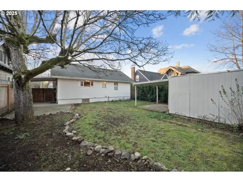 5826 N Moore Avenue Portland OR 97217