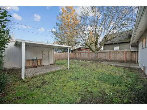 5826 N Moore Avenue Portland OR 97217
