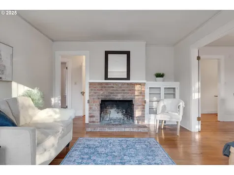 5826 N Moore Avenue Portland OR 97217
