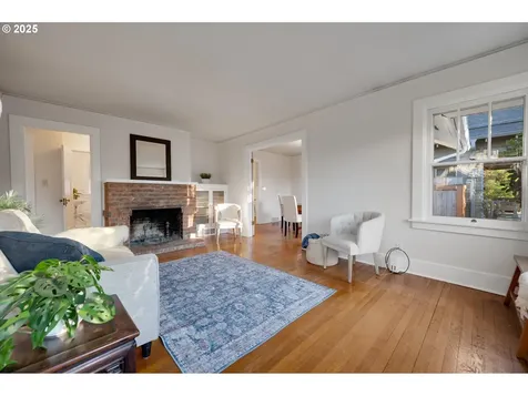 5826 N Moore Avenue Portland OR 97217