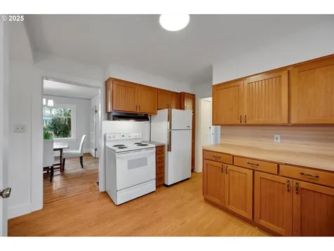 5826 N Moore Avenue Portland OR 97217