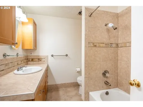804 NE 174th Avenue Portland OR 97230