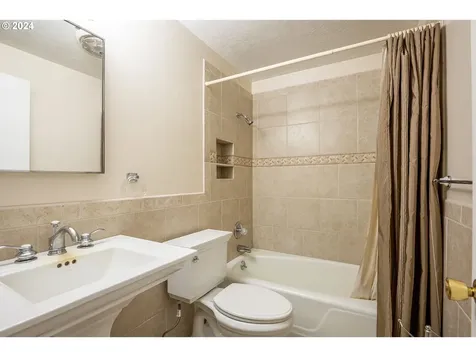 804 NE 174th Avenue Portland OR 97230