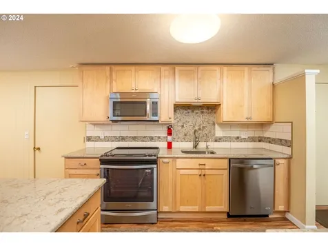 804 NE 174th Avenue Portland OR 97230