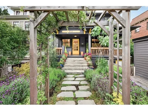 2935 SE Yamhill Street Portland OR 97214