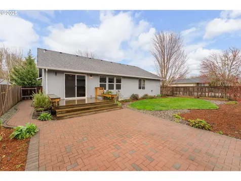 459 SE Oakbriar Avenue Roseburg OR 97470