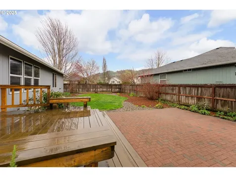 459 SE Oakbriar Avenue Roseburg OR 97470