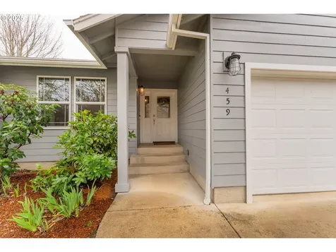 459 SE Oakbriar Avenue Roseburg OR 97470