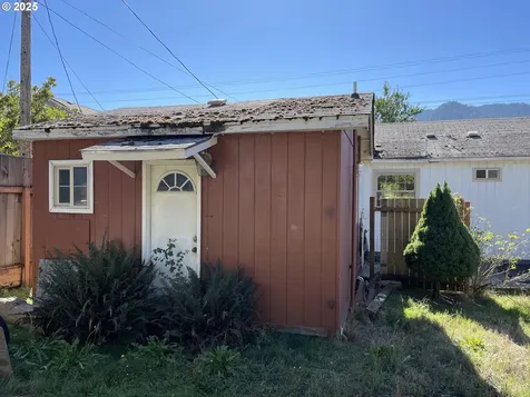 48345 Commercial Street Oakridge OR 97463