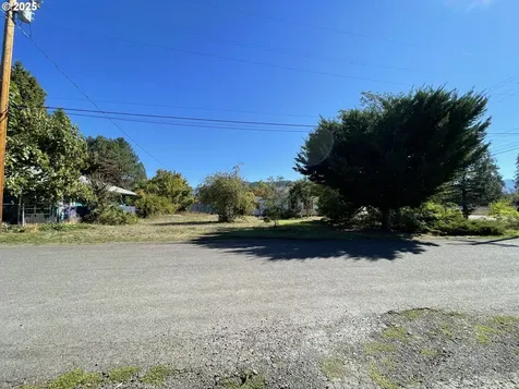 48345 Commercial Street Oakridge OR 97463