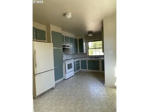 48345 Commercial Street Oakridge OR 97463