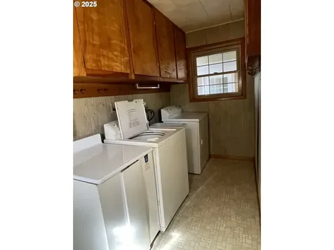 48345 Commercial Street Oakridge OR 97463