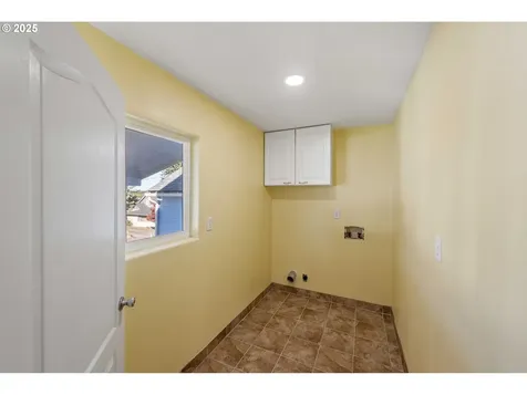 584 Exchange Street North Bend OR 97459