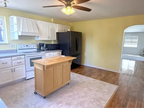 584 Exchange Street North Bend OR 97459
