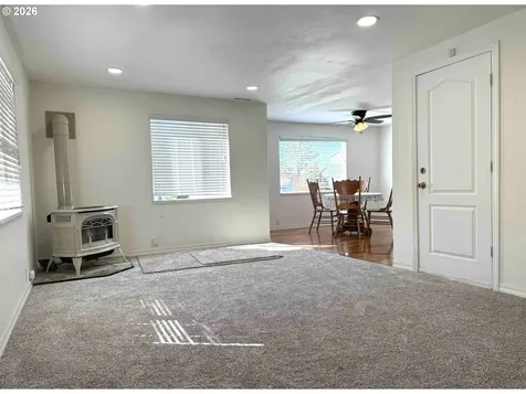 584 Exchange Street North Bend OR 97459