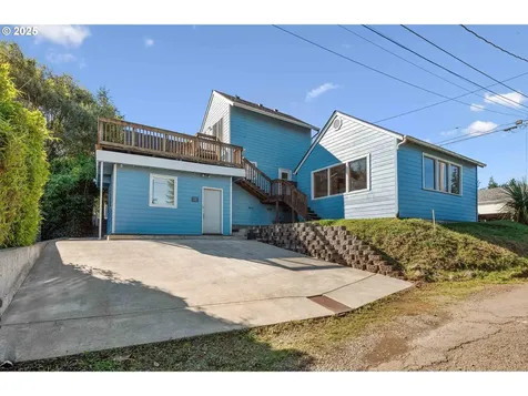584 Exchange Street North Bend OR 97459