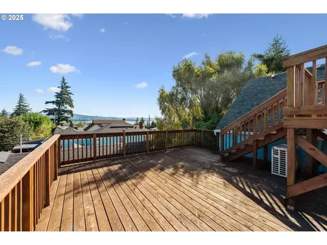 584 Exchange Street North Bend OR 97459