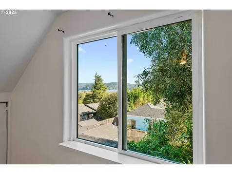 584 Exchange Street North Bend OR 97459