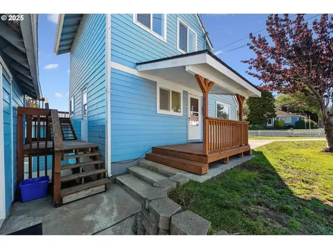 584 Exchange Street North Bend OR 97459
