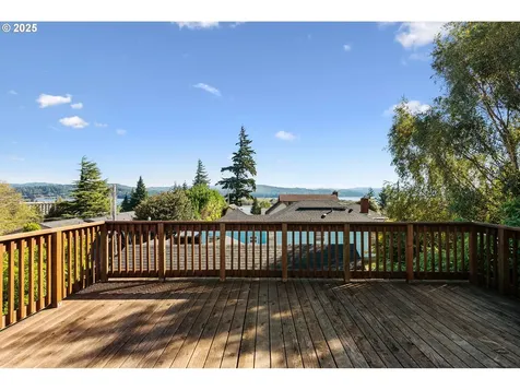 584 Exchange Street North Bend OR 97459