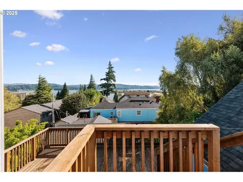 584 Exchange Street North Bend OR 97459