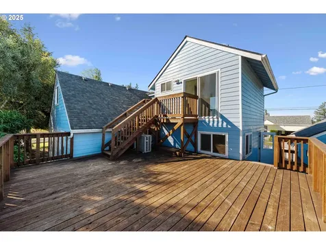 584 Exchange Street North Bend OR 97459