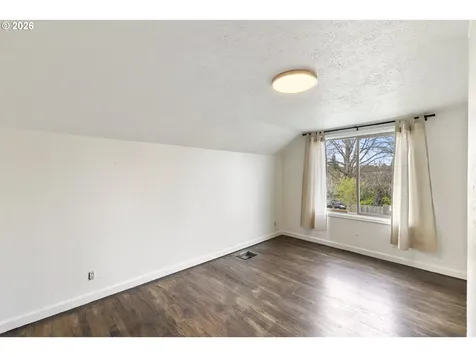 1336 NE Evans Street Mcminnville OR 97128