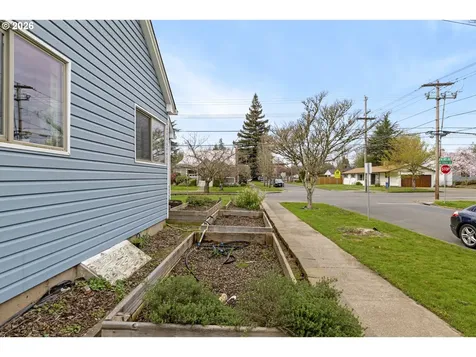 1336 NE Evans Street Mcminnville OR 97128