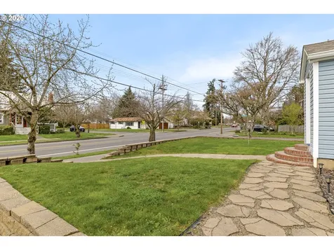 1336 NE Evans Street Mcminnville OR 97128