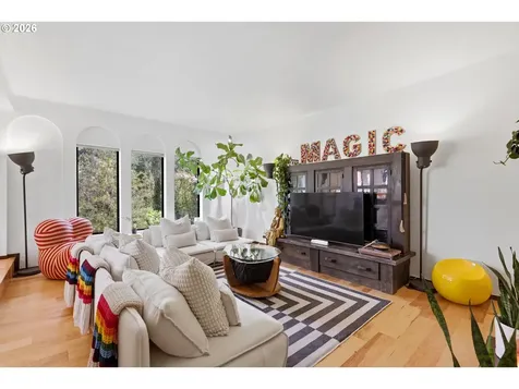 6011 SW Salmon Street Portland OR 97221