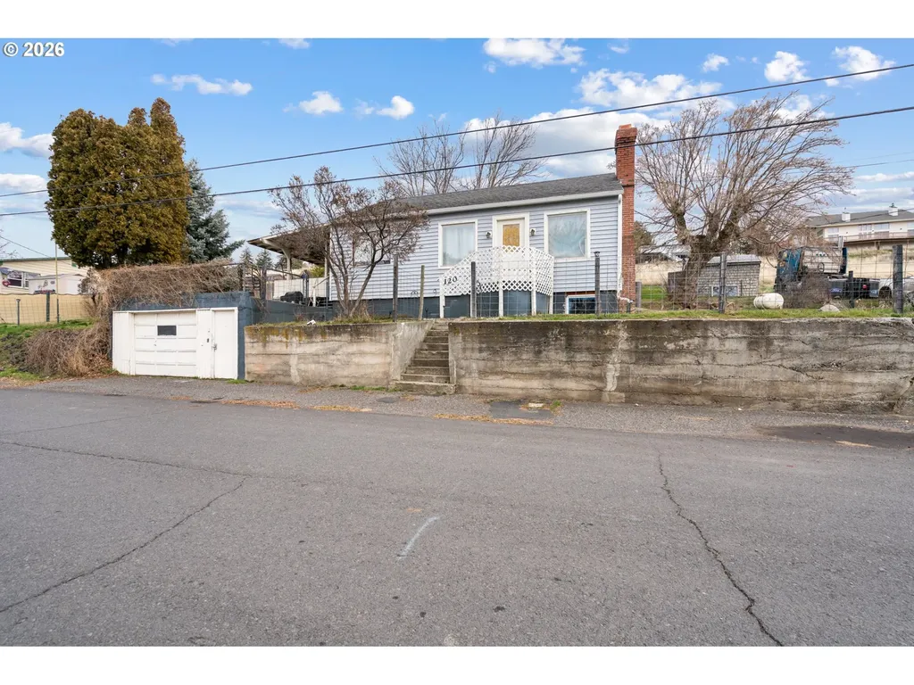 120 N Gilmore Street Heppner OR 97836