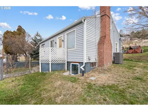120 N Gilmore Street Heppner OR 97836