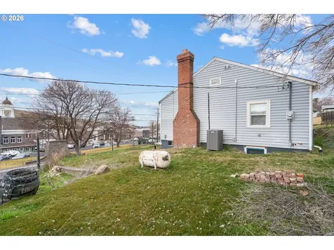 120 N Gilmore Street Heppner OR 97836