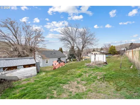120 N Gilmore Street Heppner OR 97836