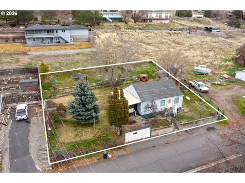 120 N Gilmore Street Heppner OR 97836