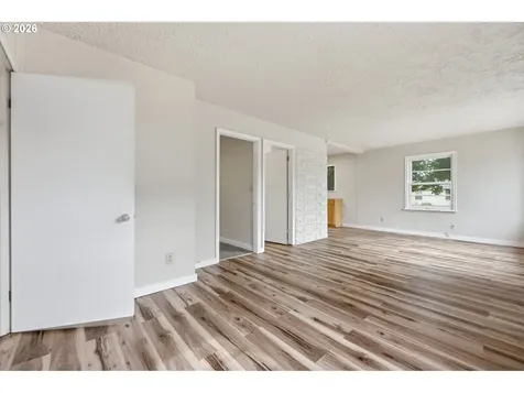 8011 N Clarendon Avenue Portland OR 97203