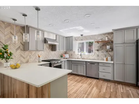 1942 Wagtail Court NW Salem OR 97304