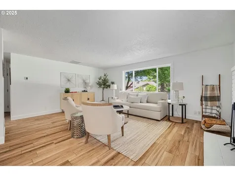 1942 Wagtail Court NW Salem OR 97304