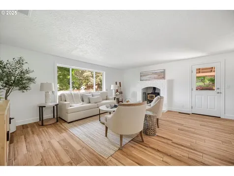 1942 Wagtail Court NW Salem OR 97304