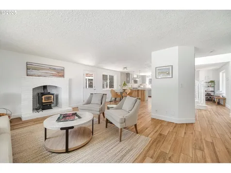 1942 Wagtail Court NW Salem OR 97304